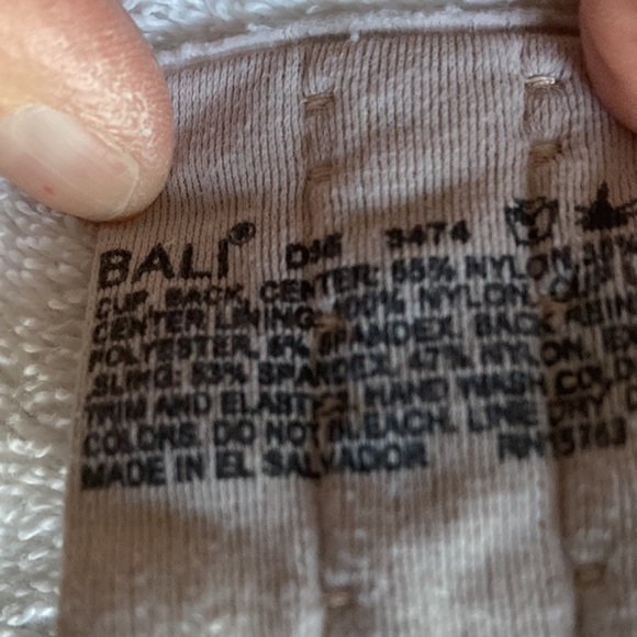 2 Bali Back Smoothing bras - Picture 3 of 4